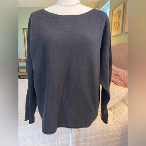 Cashmere sweater weave detailing L